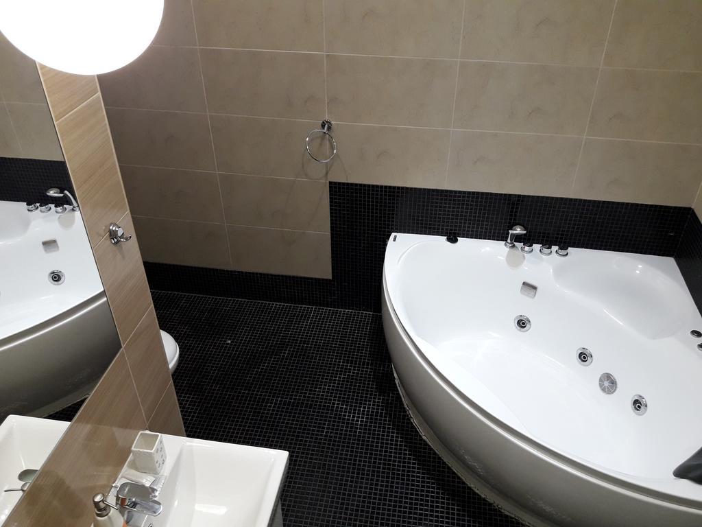 Kreschatik 21 With Terrace 2Br Kiev Esterno foto