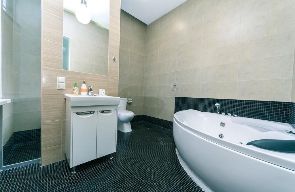 Kreschatik 21 With Terrace 2Br Kiev Esterno foto